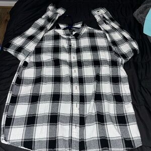 black / white plad shirt